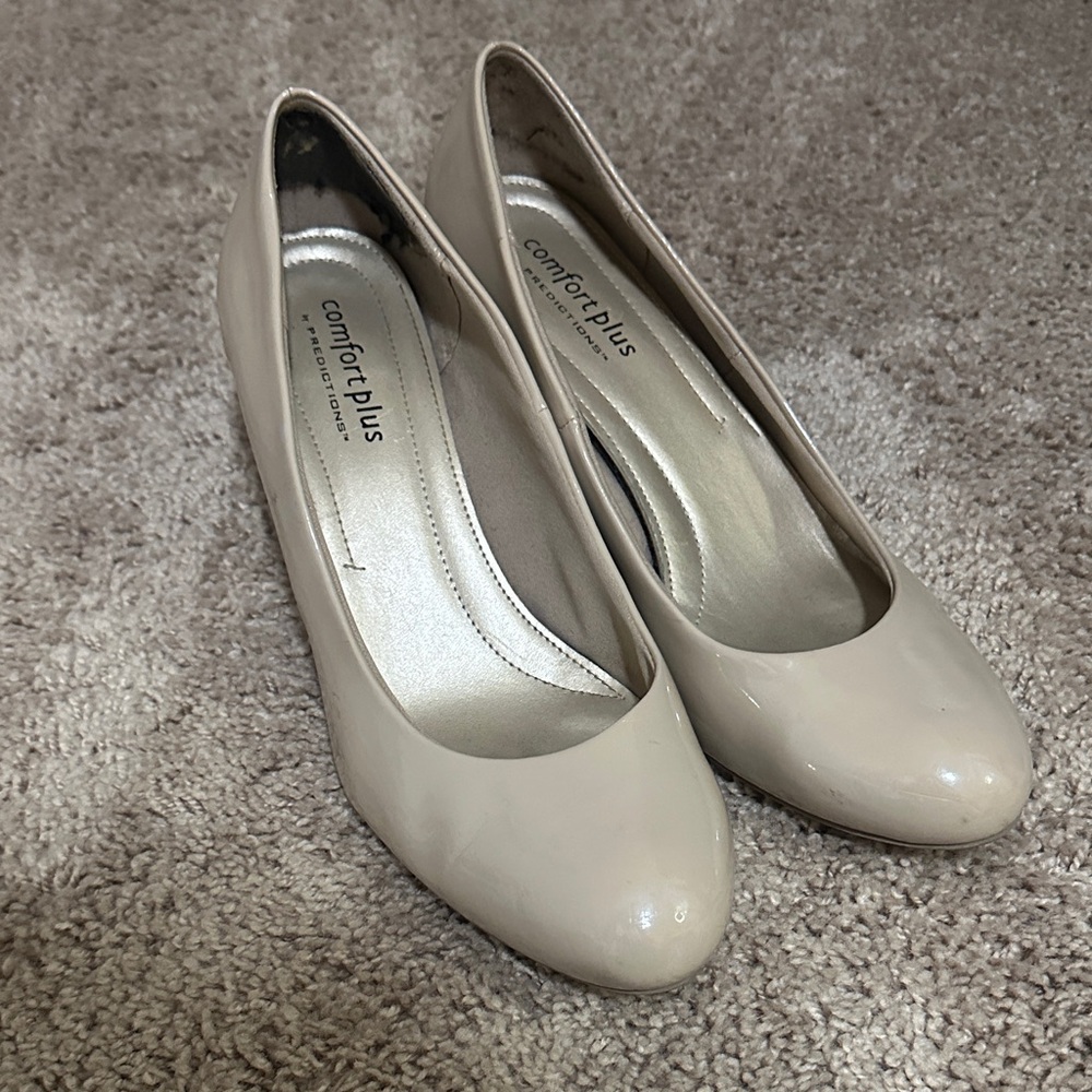 comfort plus  Beige Patent Round-Toe Pumps